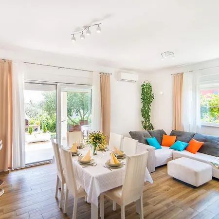 فيلة Ladonja By بولا