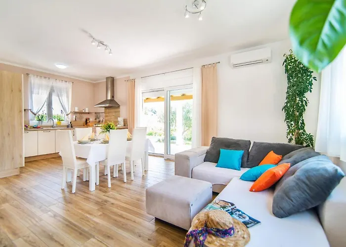 Вілла Ladonja By